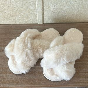 White fur slippers size medium